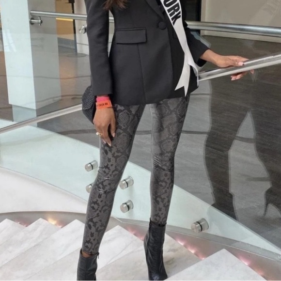 Commando 7/8 Faux Leather Animal Legging Perfect Control High Rise Grey Snake S - Picture 4 of 11